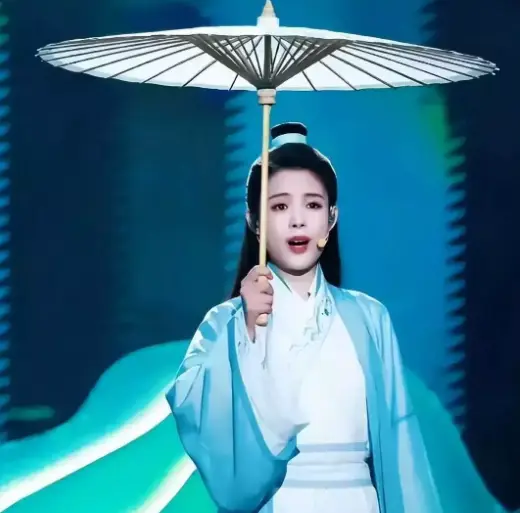 陈丽君为说错话落泪道歉